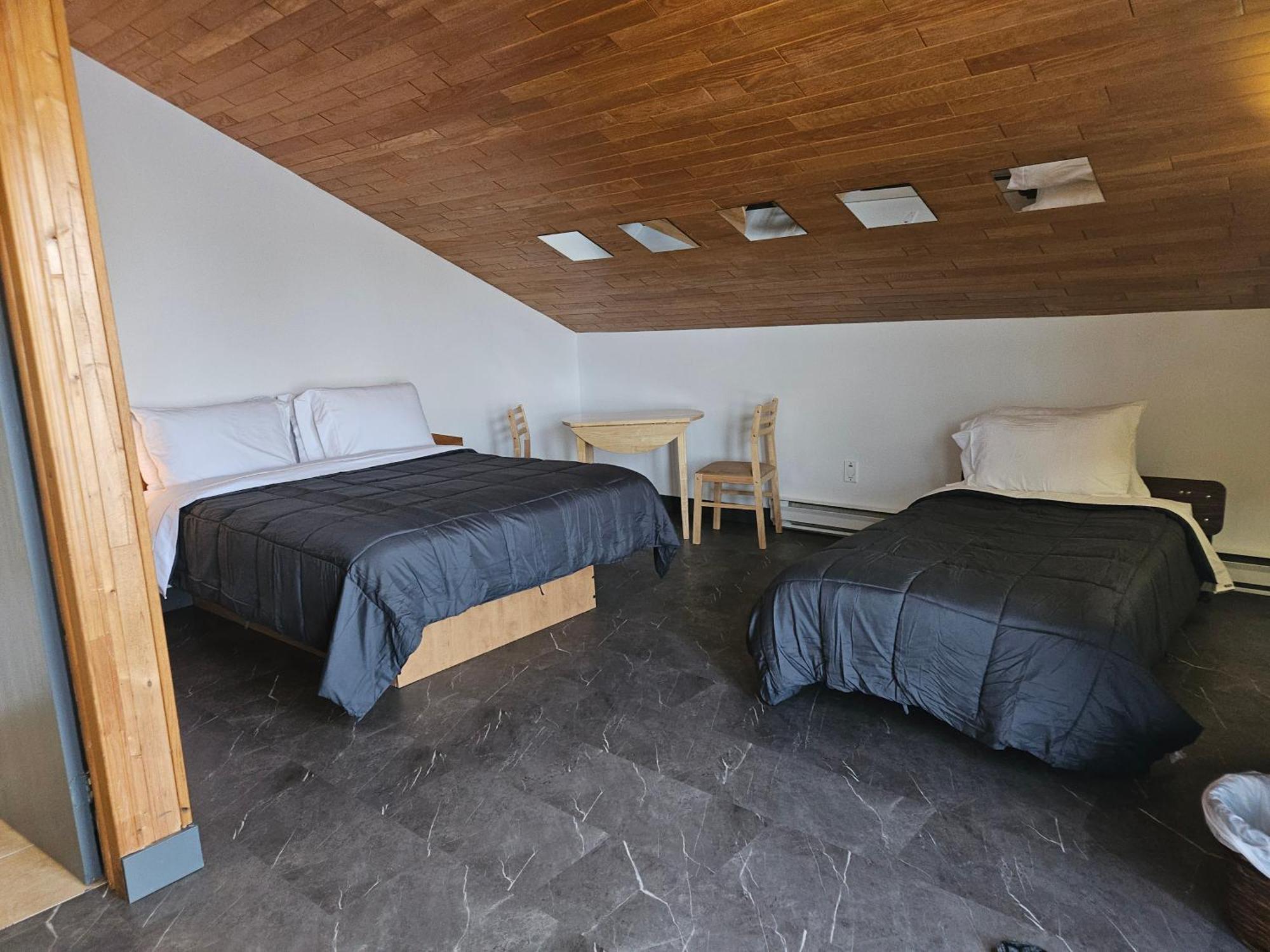 Hotel Auberge St-Felicien Saint-Félicien Buitenkant foto