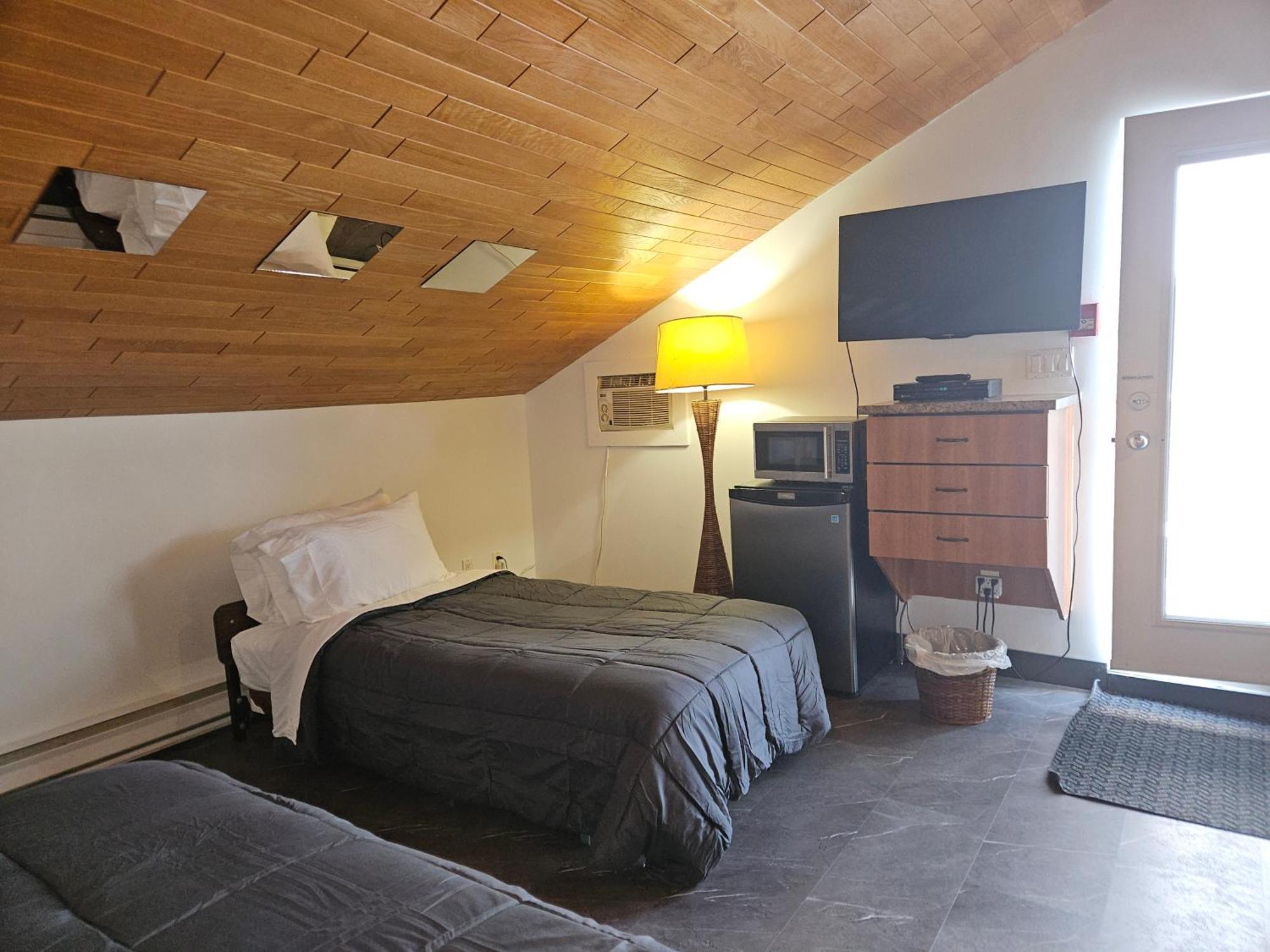 Hotel Auberge St-Felicien Saint-Félicien Buitenkant foto