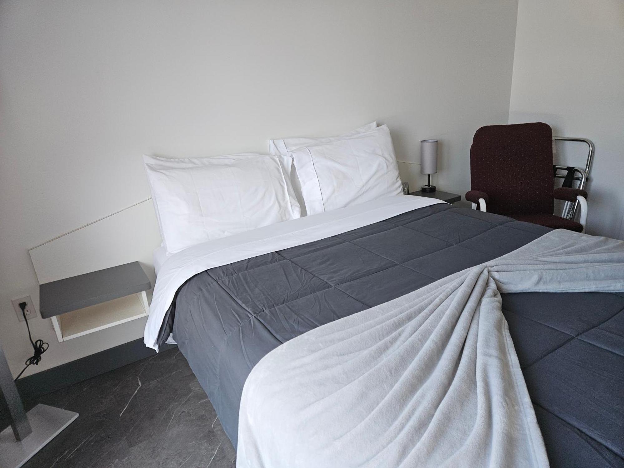 Hotel Auberge St-Felicien Saint-Félicien Buitenkant foto