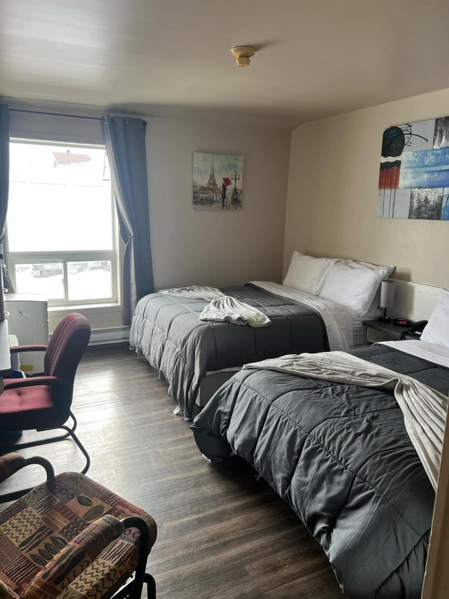Hotel Auberge St-Felicien Saint-Félicien Buitenkant foto